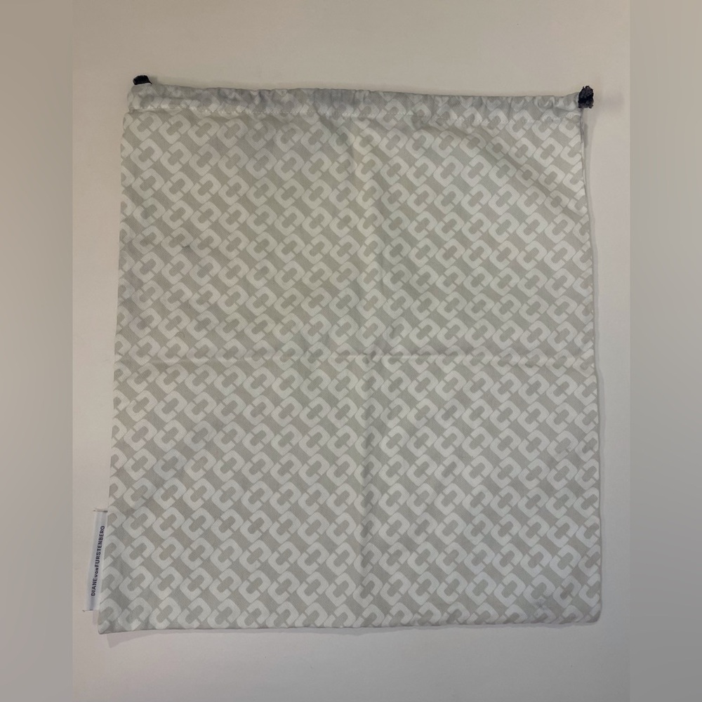 Diane Von Furstenberg White and‎ Gray Patterned Dust Bag Size 16.5”x15”